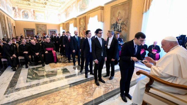 A pápa a toledói szeminaristákhoz: mozdítsátok elő az Isten népéhez való közelséget