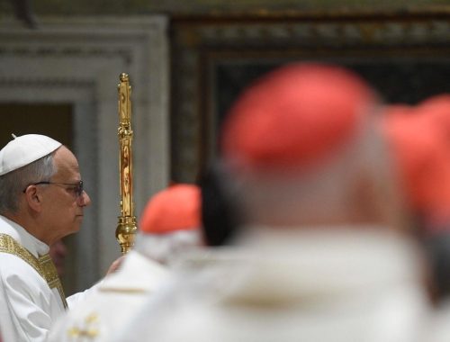 XIV. Leó pápa ideiglenesen megerősítette a Római Kúria vezetőit